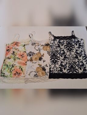 Maurices Top Womens Medium Y2K Lace Trim Tank Cami Fairy Floral Preppy